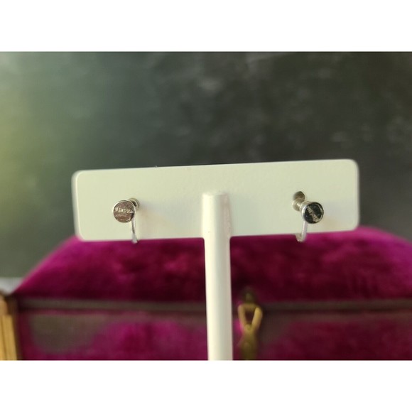 Vintage Weisner Floral Screwback Earrings - Picture 4 of 10